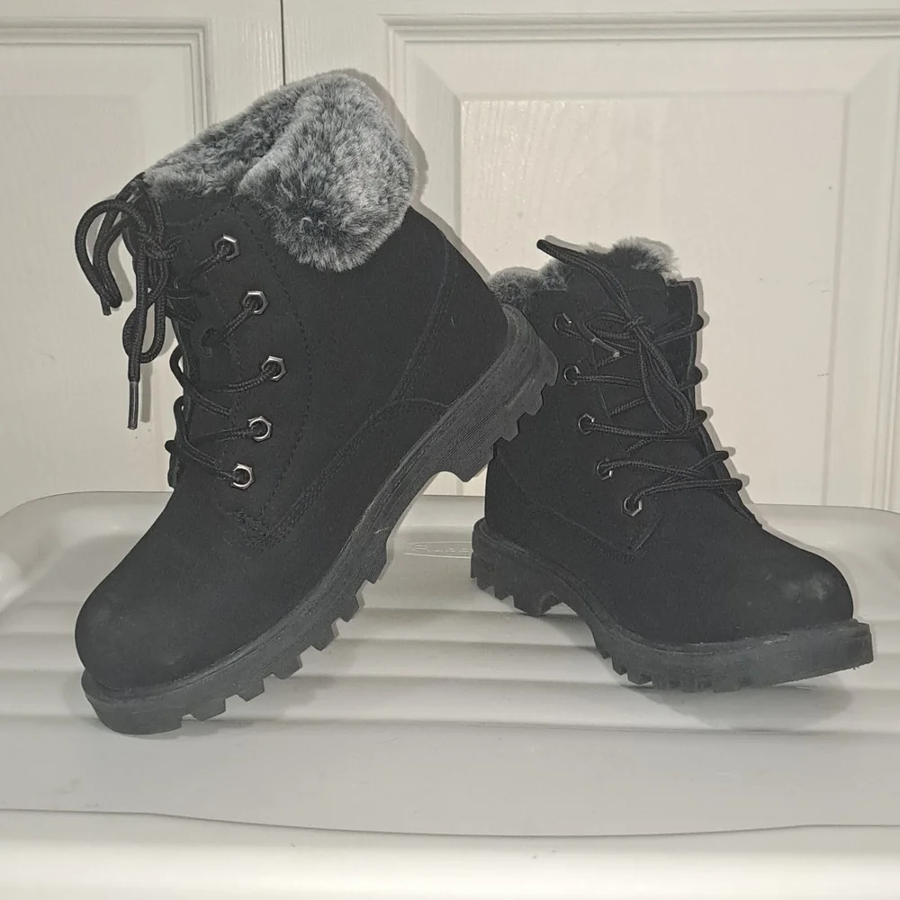 Lugz combat bootie - faux fur - size 2 - lace up non slip memory foam